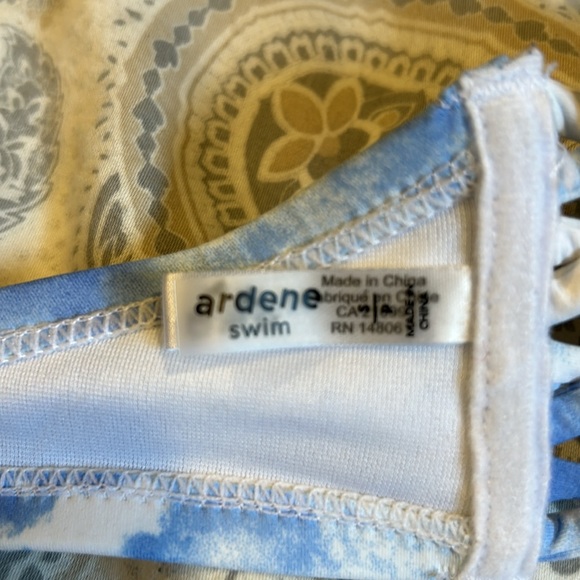 Swimsuit - Picture 7 of 8